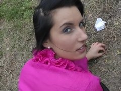 Boy can't wait anymore and seduces brunette for sex in the park