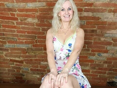 Velký zadek, Velké kozy, Blondýna, Dildo, Prstění, Sólo, Odstraňování, Hračky
