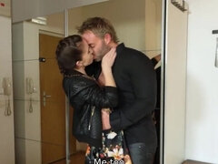 Ruskeahiuksinen, Fetissi, Käsihoito