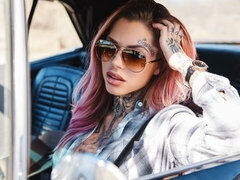 Μεγάλος πούτσος, Μεγάλα βυζιά, Πίπα, Γλείψιμο, Μουνί, Τατουάζ, Βυζιά