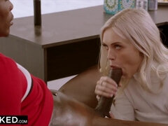 Grosser schwanz, Schwarz, Blondine, Aufs gesicht abspritzen, Handjob, Lecken, Muschi, Realität