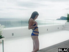 Kukk suging, Brunette, Dype svelg, Bakfra, Naturlige bryster, Fitte, Ridning, Pupper