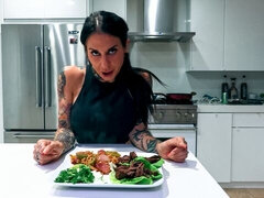 Κώλος, Μεγάλα βυζιά, Πίπα, Σε στάση σκύλου στα τέσσερα, Μαλακία, Ώριμη γυναίκα, Τατουάζ, Βυζιά