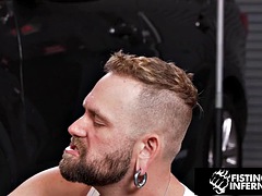 Blasen, Auto, Faustfick, Schwul, Hardcore, Muskel