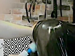 Gorda, Hablar sucio, Dominación, Penetracion con puños, Humillación, Látex, Coño, Esposa