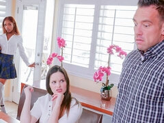 Gros cul, Grosse bite, Gros seins, Sucer une bite, Interracial, Rousse roux, Maigrichonne, Adolescente