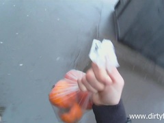 Ξανθιά, Πίπα, Γυαλιά, Μαλακία, Πρώτου προσώπου, Έφηβος