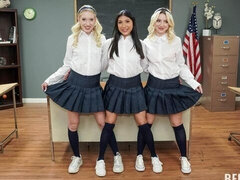 18, Iso perse, Iso kulli, Suihinotto, Takaapäin, Luonnolliset tissit, Teini, Tissit