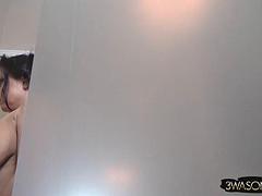 Enthousiasteling, Lieveling, Grote mammen, Douche, Tieten likken