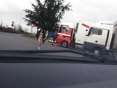 pute discute avec des routiers