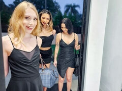 Hatalmas hátsó, Monumentális dákó, Cumizás, Kutya póz, Négyes, Természetes mellek, Orgia, Tini