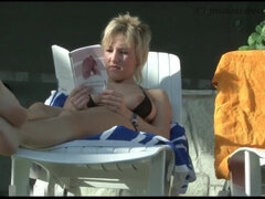 Grote mammen, Badpak, Blond, Flashing, Huisgemaakt, Biljart, Openbaar, Alleen