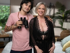 Μεγάλος κώλος, Μεγάλος πούτσος, Μεγάλα βυζιά, Ξανθιά, Πίπα, Σε στάση σκύλου στα τέσσερα, Ώριμη γυναίκα, Κοντά μαλλιά