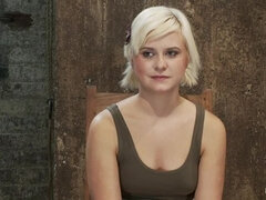 Sadomasoquismo, Amarrada, Dominación, Penetracion con dedos, Humillación, Castigada, Fumando