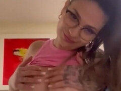 Velike joške, Rjavolaska, Očala