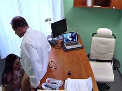 Obciąganie, Brunetka, Lekarz, Bielizna, Biuro, Cycki