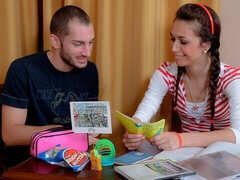 Brunette, Hundestilling, Slikning, Naturlige bryster, Fisse, Mager, Teenager, Bryster