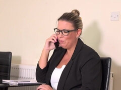 Grosse titten, Britisch, Hd, Reif, Milf, Büro, Orgasmus, Strümpfe