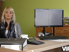 Blondine, Pik sutte, Lækker, Ældre lækkre kvinde, Langt ned i halsen, Onani, Mor jeg gerne vil kneppe, Fisse