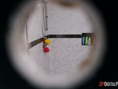 Bagno, Culo grosso, Pompino, Brunetta, Facciale, Imbavagliando, Sega, Doccia