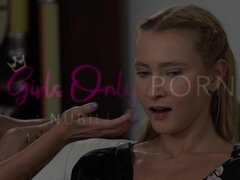 Blondine, Braunhaarige, Lesbisch, Masturbation, Flotter dreier