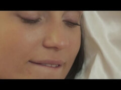 Dormitorio, Bikini, Rubia, Penetracion con dedos, Comida, Besar, Lesbiana, Pezones