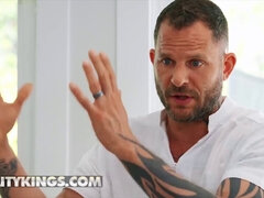 Avsugning, Brunett, Sperma shot, Långt ner i halsen, Fingering, Massage, Skriker, Tuttar