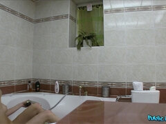 Amateur, Salle de bains, Blonde, Sucer une bite, Rondelette, De plein air, Pov, Public