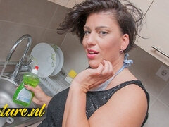 Gros cul, Plantureuse, Femelle, Femme au foyer, Mature, Mère que j'aimerais baiser, Seins naturels, Solo