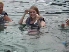 Isot tissit, Blondi, Kermakakku, Jalkahoito, Hd, Lävistys, Ajeltu, Tatuointi