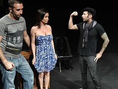 Grande cazzo, Tette grandi, Pompino, Brunetta, Cinema, Da dietro, Mamma che vorrei scoparmi, Punto di vista pov