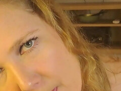 Enthousiasteling, Blond, Pijpbeurt, Sperma shot, Sperma in gezicht, Hardcore, Moeder die ik wil neuken, Gezichtspunt