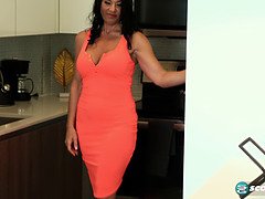 Gros seins, Brunette brune, Plantureuse, Masturbation, Mature, Mère que j'aimerais baiser, Seins naturels, Solo