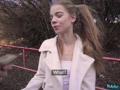 Baben, Avsugning, Brunett, Pengar, Utomhus, Pigtails, Rider, Tonåring