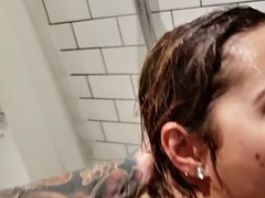 Anaal, Pijpbeurt, Hardcore, Douche, Tatoeage