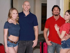 Duży tyłek, Duży kutas, Obciąganie, Wytrysk do ust, Styl na pieska, Naturalne cycki, Nastolatki, Cycki