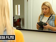 Vacker, Stor stjärt, Blondin, Brunett, Bystig, Kysser, Slick, Naturlig