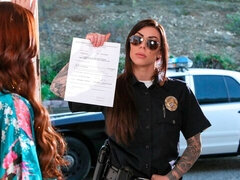 Brunetka, Prstovanie, Bozkávanie, Lesbické, Spodná bielizeň, Masturbácia, Teenka, Kozičky