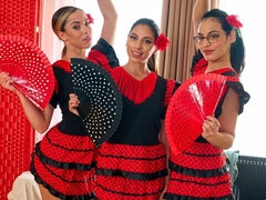 Hatalmas hátsó, Cumizás, Kutya póz, Ruha, Csoport, Orgia, Leborotvált, Tini