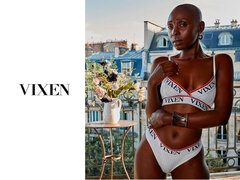 Grosser schwanz, Blasen, Hundestellung, Interrassisch, Lingerie, Dürr, Jungendliche (18+), Titten