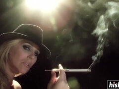 Isot tissit, Blondi, Rintava, Naamallinen, Rankka, Äiti jota haluaisin panna, Pornotähti, Tissit