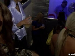 Amatör, Avsugning, Fingering, Slick, Trosor, Party, Stockings, Swingers