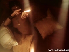 Ruskeahiuksinen, Eroottinen, Intialainen, Äiti jota haluaisin panna, Alasti, Paljas, Pehmo, Soolo