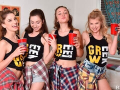 Grosse bite, Gros seins, Blonde, Sucer une bite, Brunette brune, Fête, Maigrichonne, Adolescente