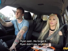 Sucer une bite, Voiture, En levrette, Faciale, De plein air, Pov