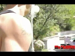 Avsugning, Brunett, Långt ner i halsen, Snopp, Hardcore, Olja, Utomhus, Offentlig