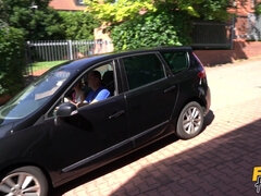 Kont, Blond, Auto, Sperma in gezicht, Vingeren, Masturbatie, Natuurlijke tieten, Buiten