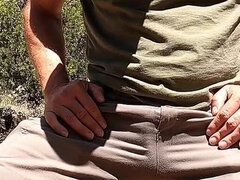 Enthousiasteling, Grote lul, Sperma shot, Masturbatie, Pissen, Openbaar, Alleen