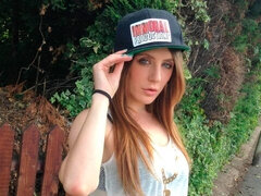 Gros cul, Gros seins, Britannique, Pisser, Public, Chatte, Voyeur