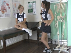 18, 영국인, 흑갈색 머리, 대학교, 발 페티쉬, 청소년, 젖가슴, 유니폼